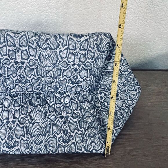 Simply Southern Gray Python Snake Tote Bag - Picture 8 of 10